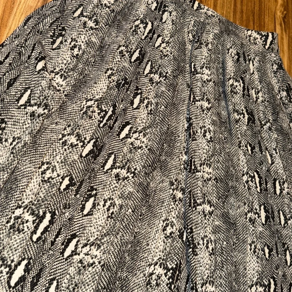 J Crew womens 12 large skirt midi Black cream snake print pleat business casual